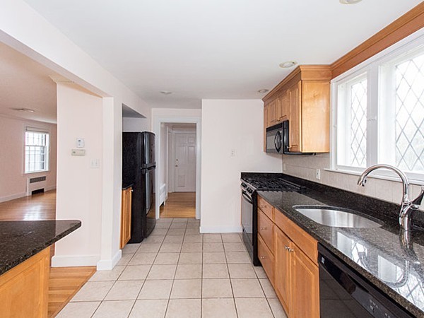 122 Roundwood Road Newton, MA 02464 - Photo 4 of 22