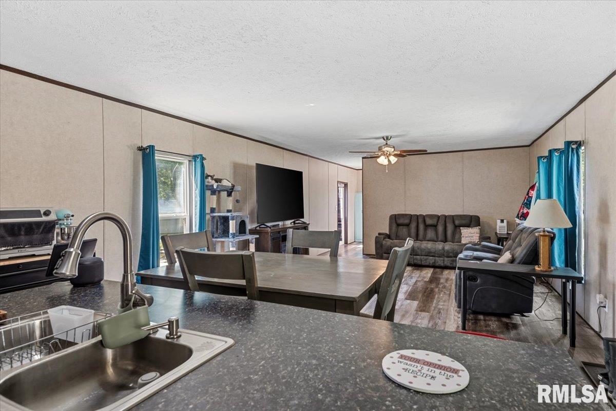 421 West Monroe Street Girard, IL 62640 - Photo 10 of 36