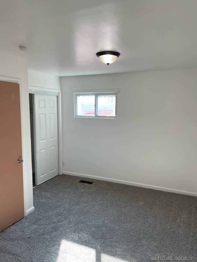 4102 Pengelly Road Flint, MI 48507 - Photo 9 of 17 50153569-2f186038-f9db-4cdb-bc0e-77179ff202c7.JPG