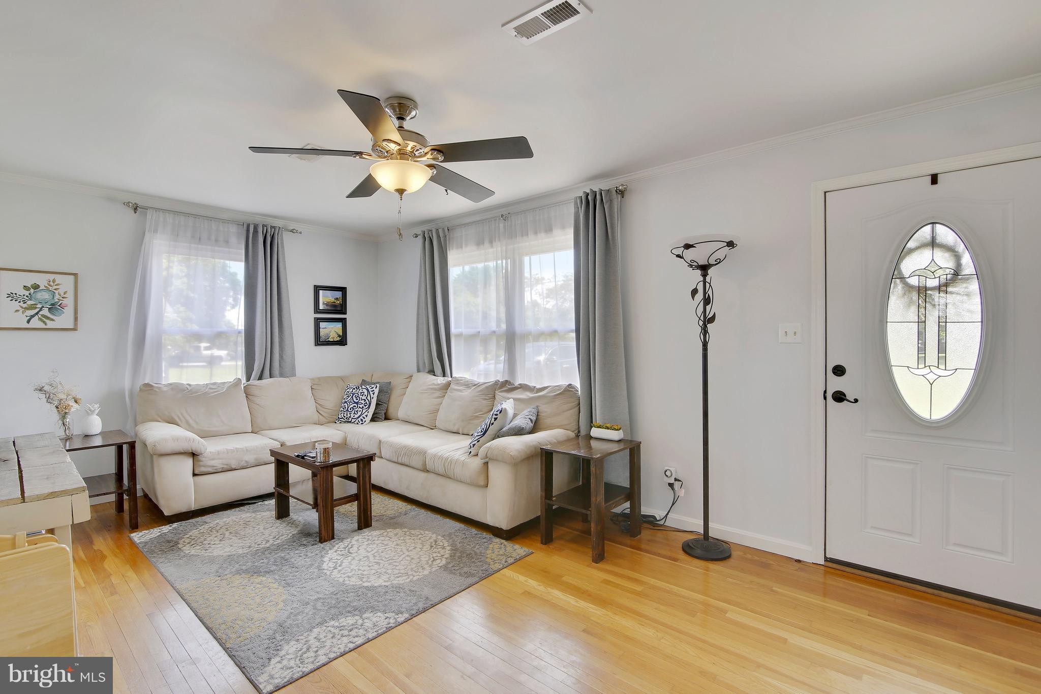 6720 Ford Road Frederick, MD 21702 - Photo 5 of 24 Such a welcoming Living Room