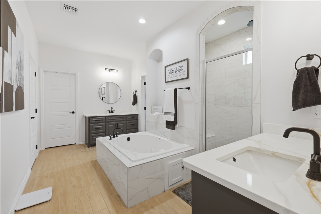 105 Sapphire Street Portland, TX 78374 - Photo 21 of 29 a bathroom with a tub sink and mirror