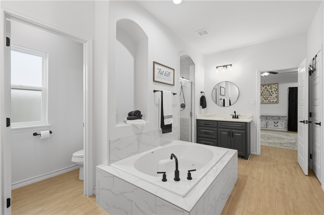 105 Sapphire Street Portland, TX 78374 - Photo 22 of 29 a bathroom with a tub a sink and a large mirror