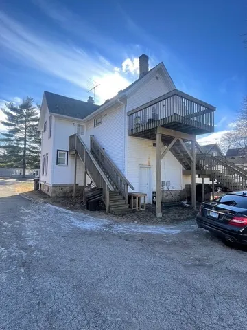 $300,000 | 132 McHenry Avenue, Crystal Lake, IL 60014