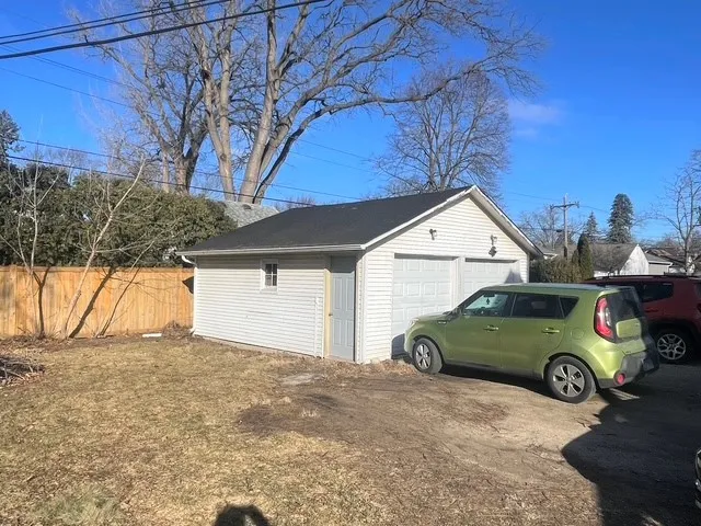 $300,000 | 132 McHenry Avenue, Crystal Lake, IL 60014