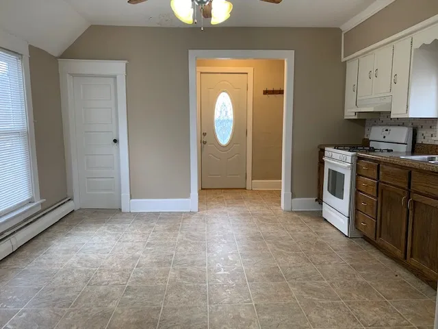 $300,000 | 132 McHenry Avenue, Crystal Lake, IL 60014