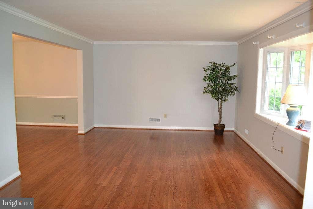 1117 Ryegate Road Baltimore, MD 21286 - Photo 3 of 27 Living Room