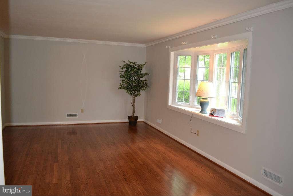 1117 Ryegate Road Baltimore, MD 21286 - Photo 4 of 27 Living Room