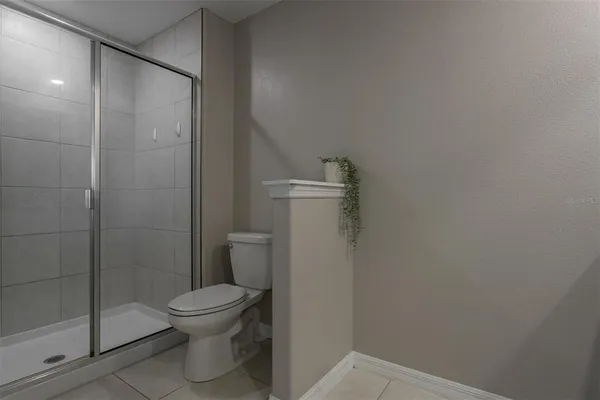 a bathroom with a toilet and a shower