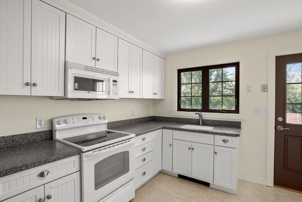 9 Waterman Road Gloucester, MA 01930 - Photo 8 of 25 Gallery Image 8