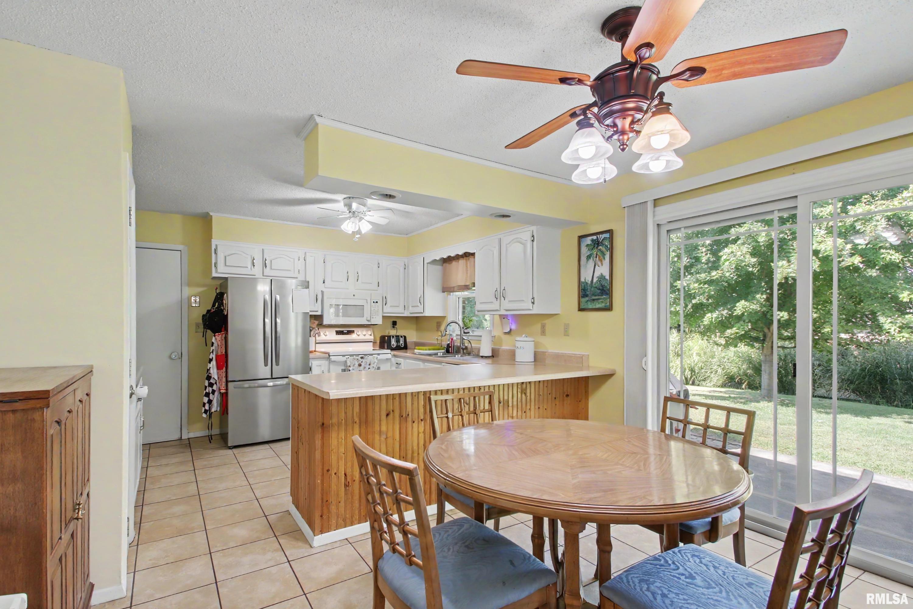 3820 Stonegate Road Quincy, IL 62305 - Photo 5 of 24 Gallery Image 5