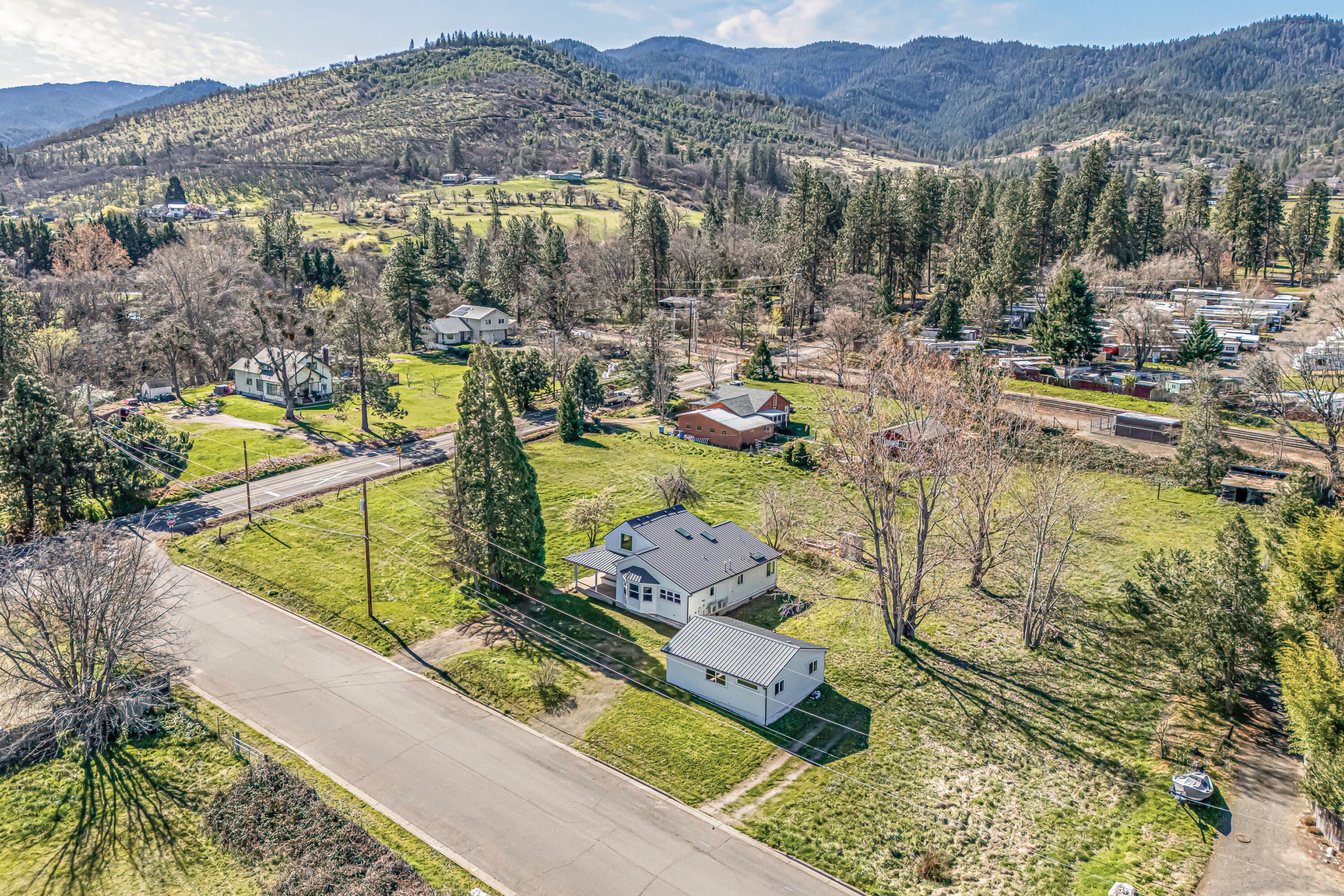 593 Crowson Road Ashland, OR 97520 - Photo 35 of 36 a view of a city
