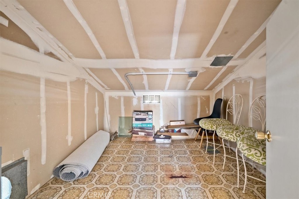 284 Spruce Street Arroyo Grande, CA 93420 - Photo 26 of 31 a very nice looking room with a large window