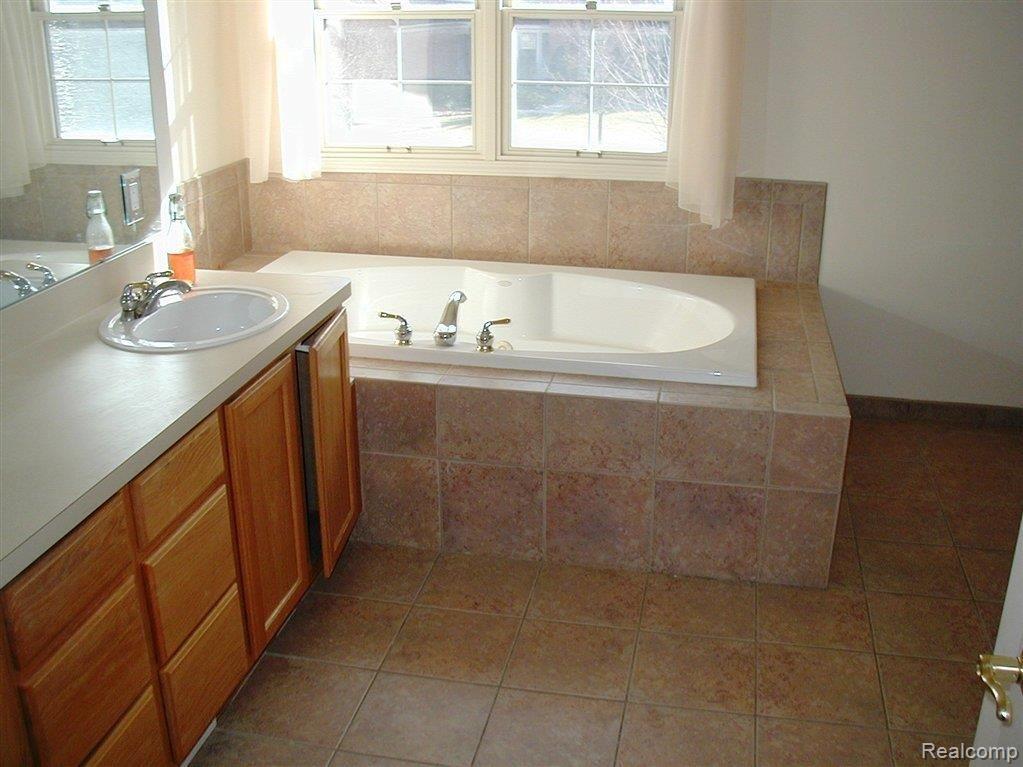 47806 Pavillon Road Canton, MI 48188 - Photo 9 of 12 P1010346.JPG