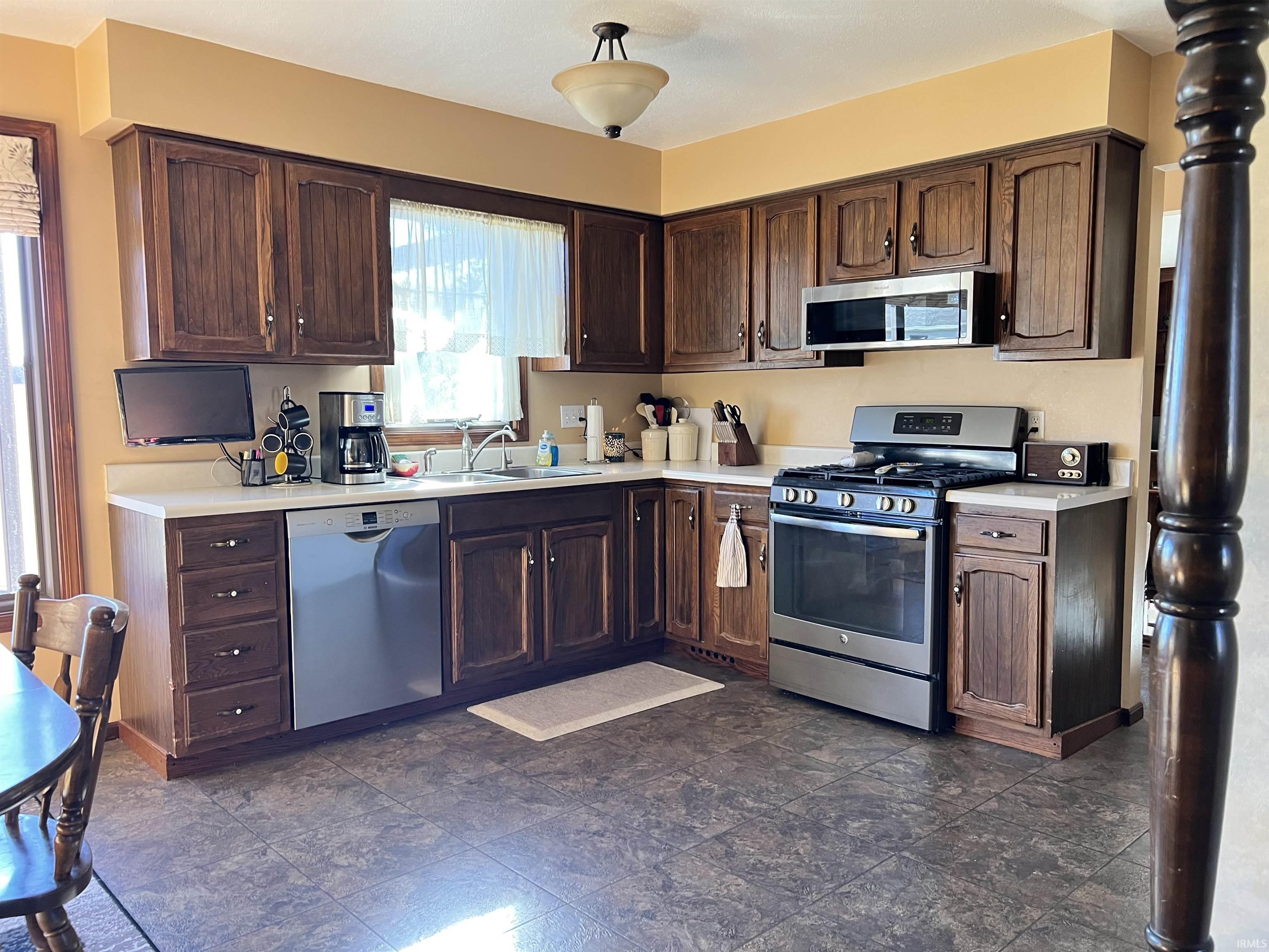 2103 West Hamilton Road South Fort Wayne, IN 46819 - Photo 7 of 20