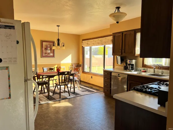 $275,000 | 2103 West Hamilton Road South, Fort Wayne, IN 46819