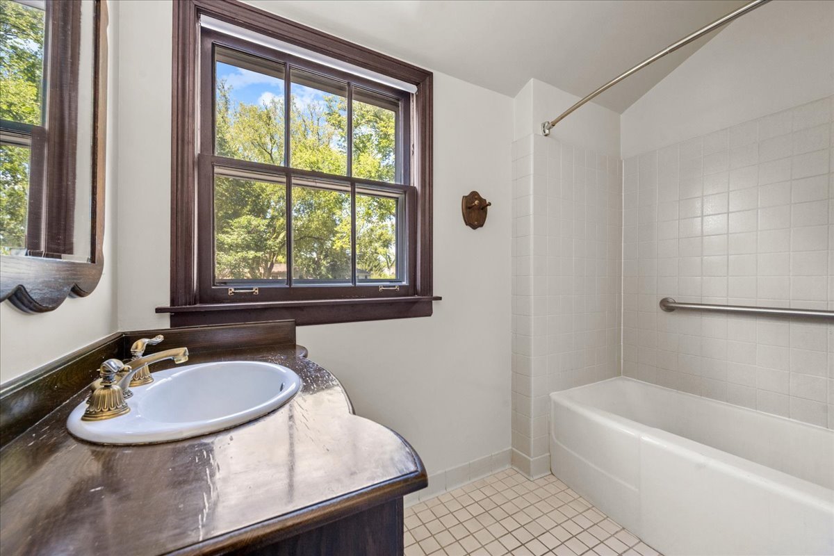 912 Pontiac Road Wilmette, IL 60091 - Photo 13 of 25 a bathroom with a sink and a mirror