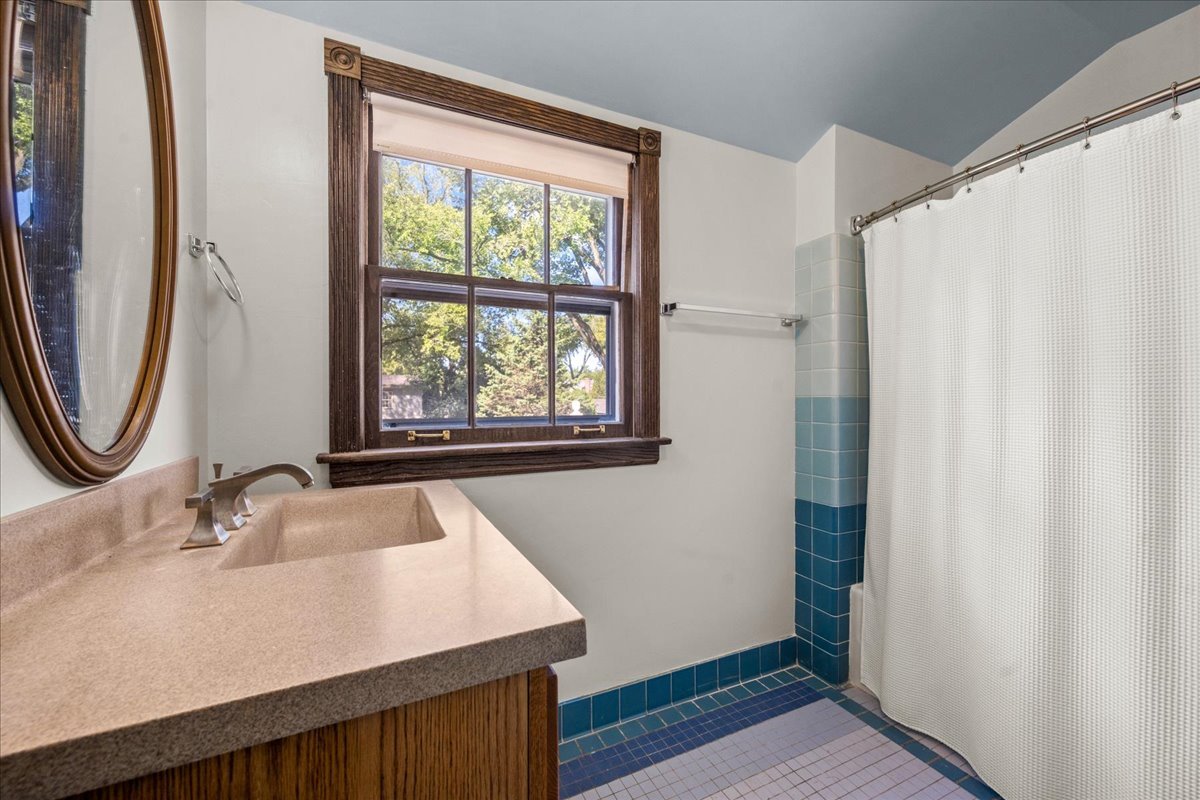 912 Pontiac Road Wilmette, IL 60091 - Photo 19 of 25 a bathroom with a sink and a mirror