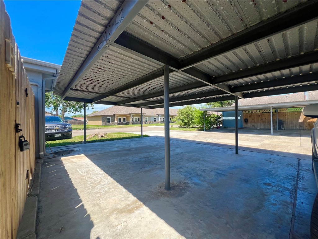 1818 Rodd Field Road, Unit H1 Corpus Christi, TX 78412 - Photo 17 of 18