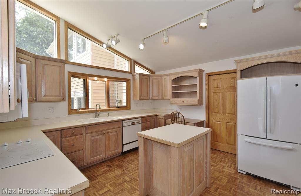 1615 Dutton Road Rochester Hills, MI 48306 - Photo 10 of 50