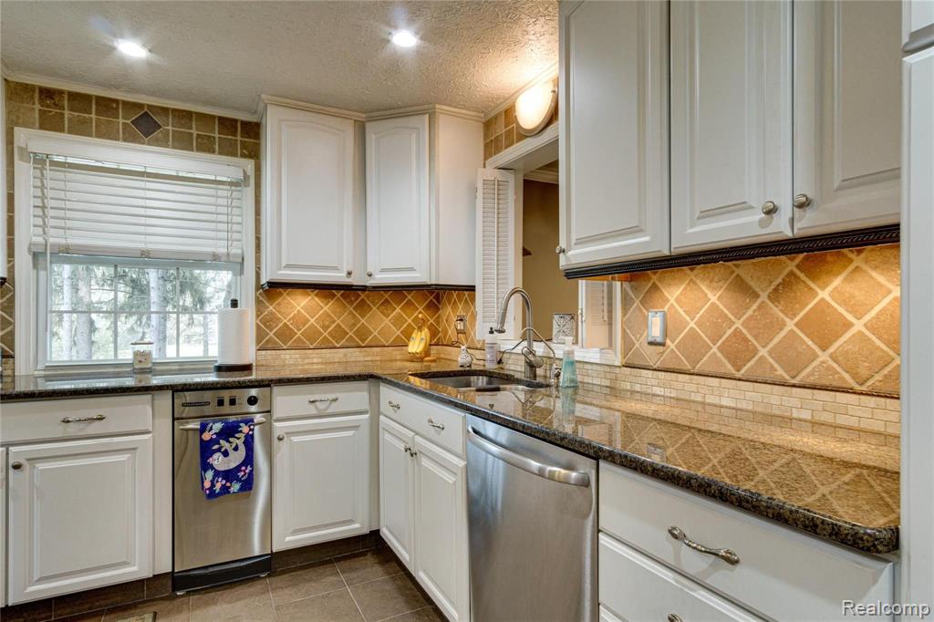 4250 Brighton Road Howell, MI 48843 - Photo 8 of 44
