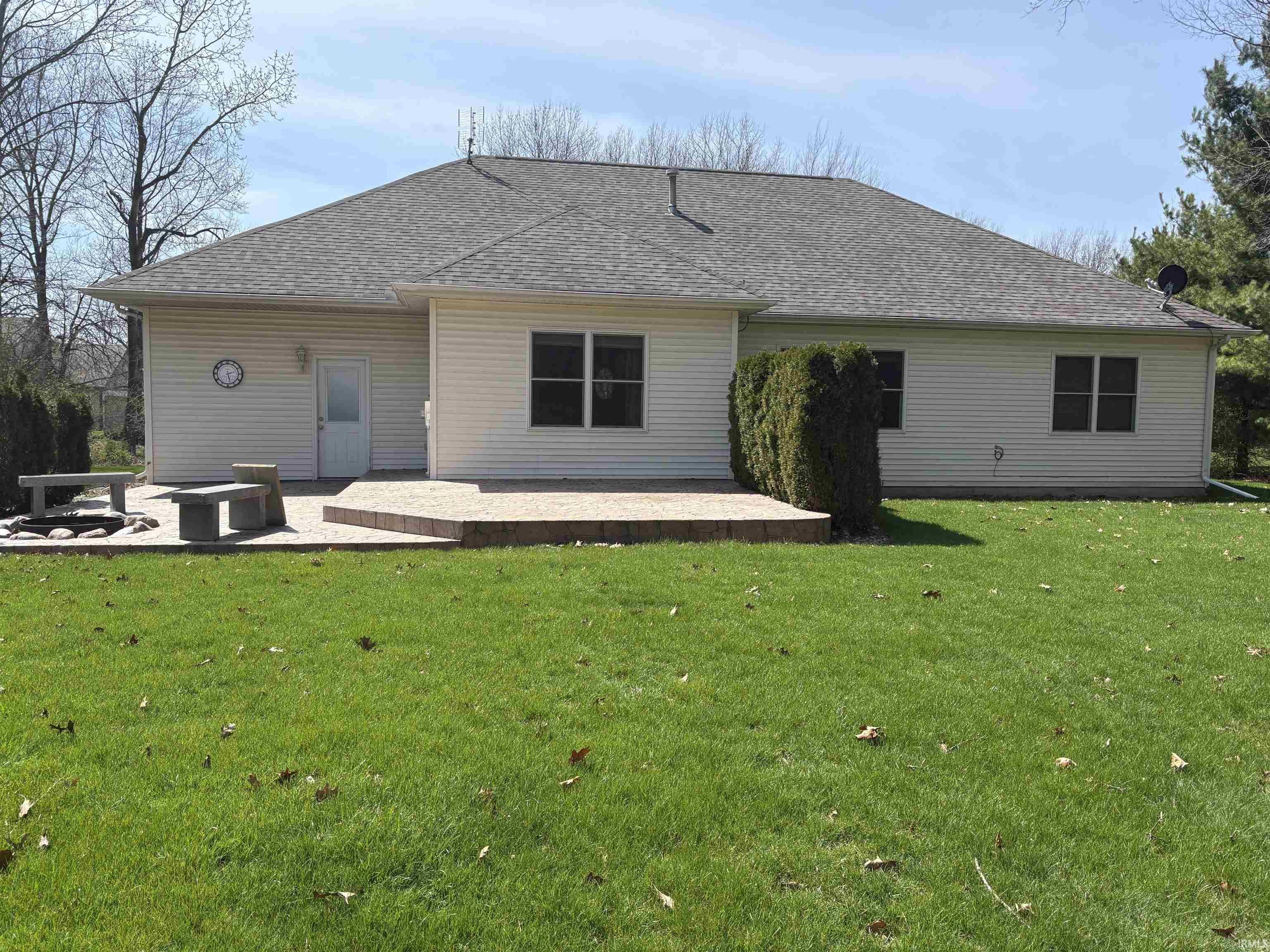 13635 Ranier Drive Middlebury, IN 46540 - Photo 2 of 4