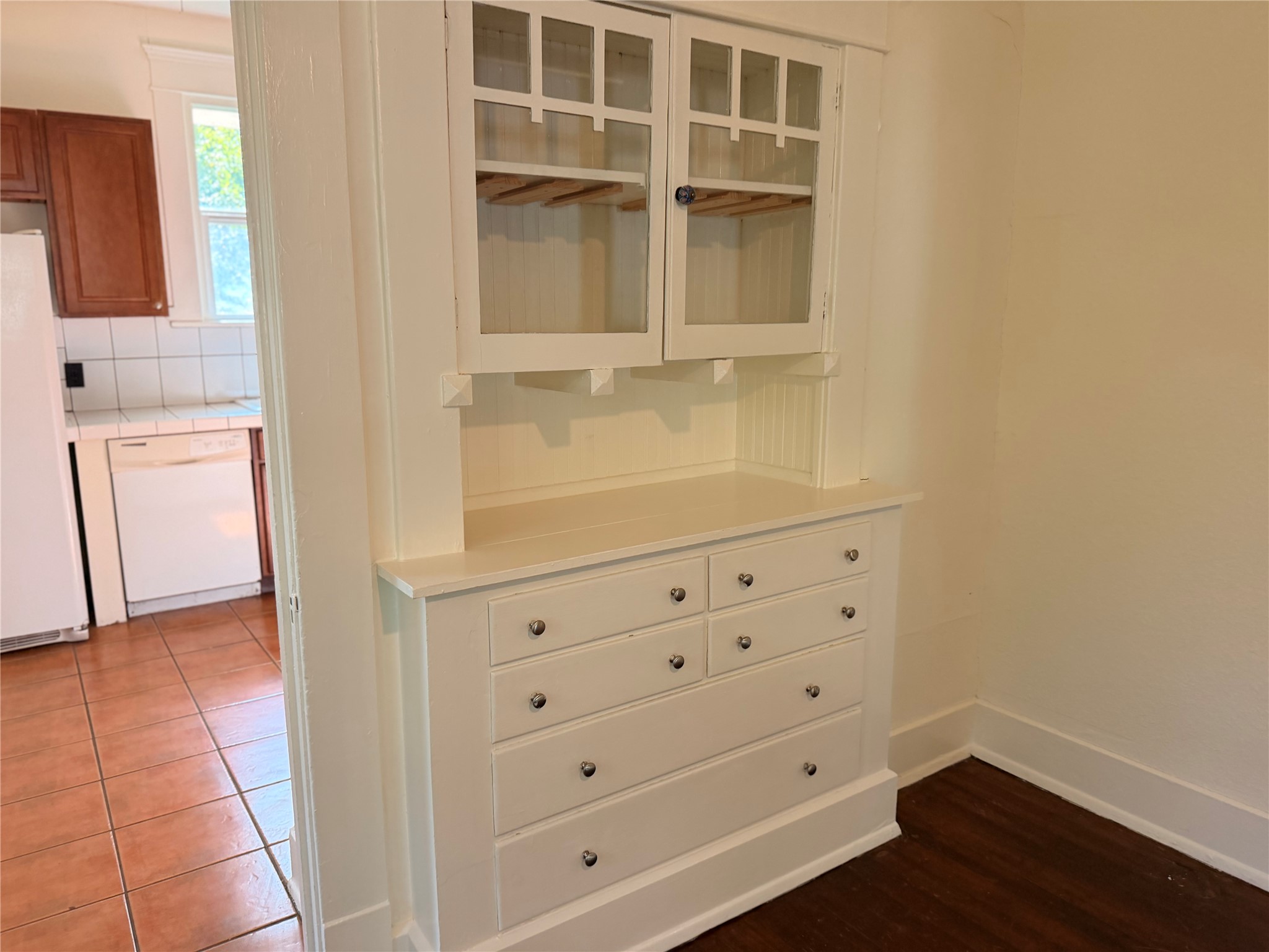 1136 Eleanor Street Austin, TX 78721 - Photo 23 of 30 A well-appointed kitchen features a built-in hutch and tile flooring.