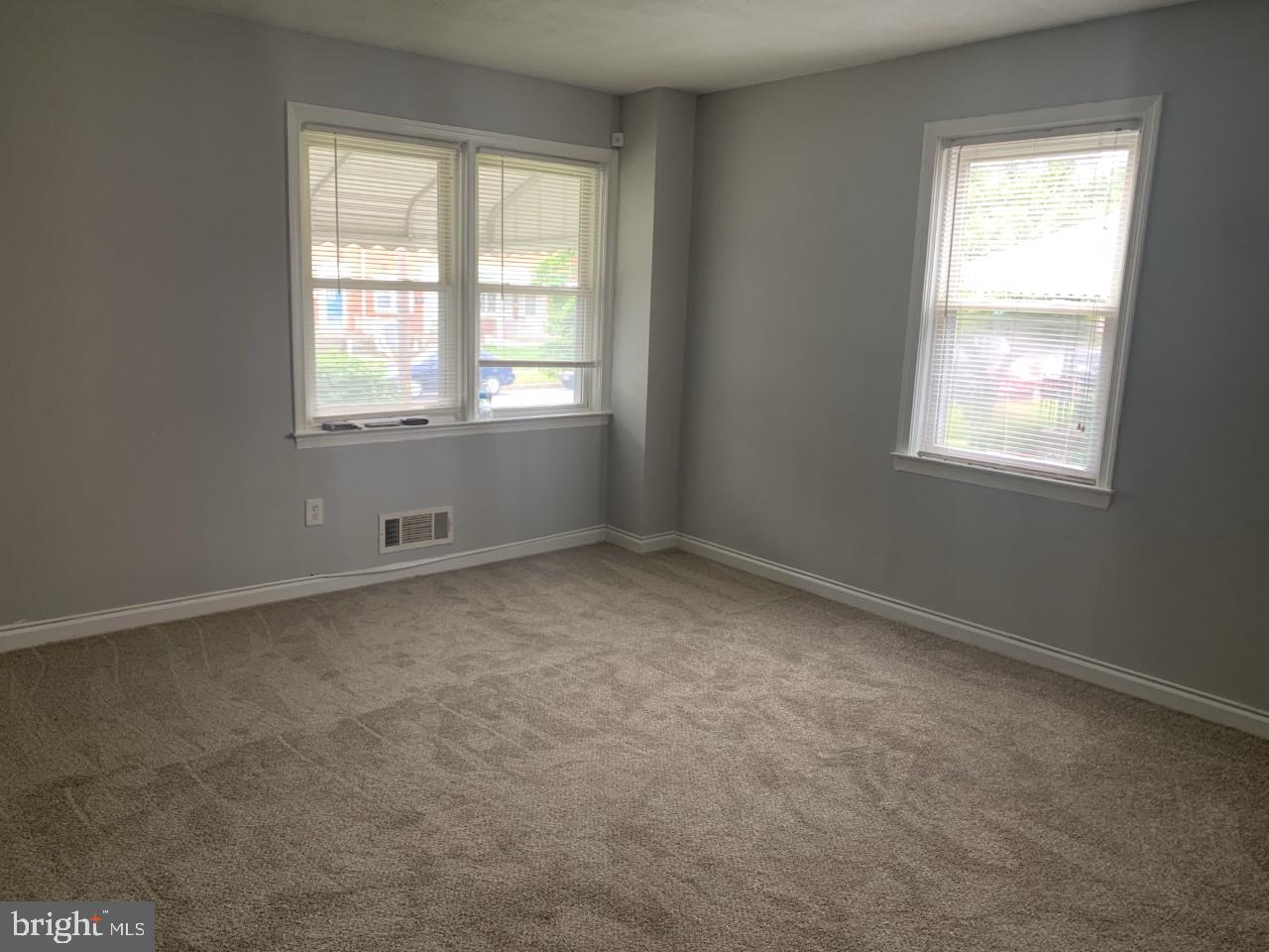 2215 Southorn Road Baltimore, MD 21220 - Photo 10 of 41 living room