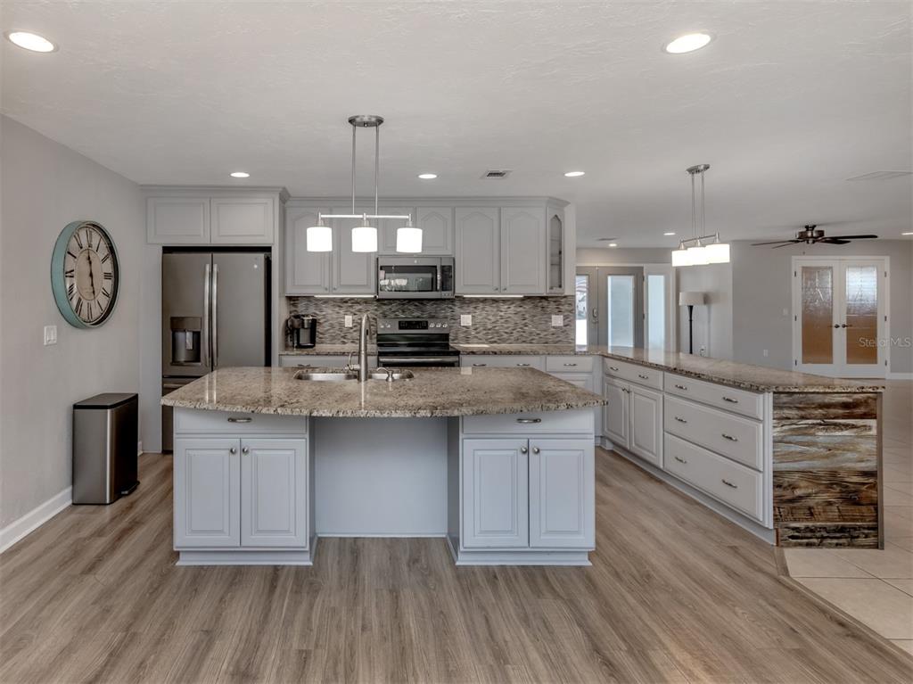 1243 Pine Needle Road Venice, FL 34285 - Photo 12 of 79