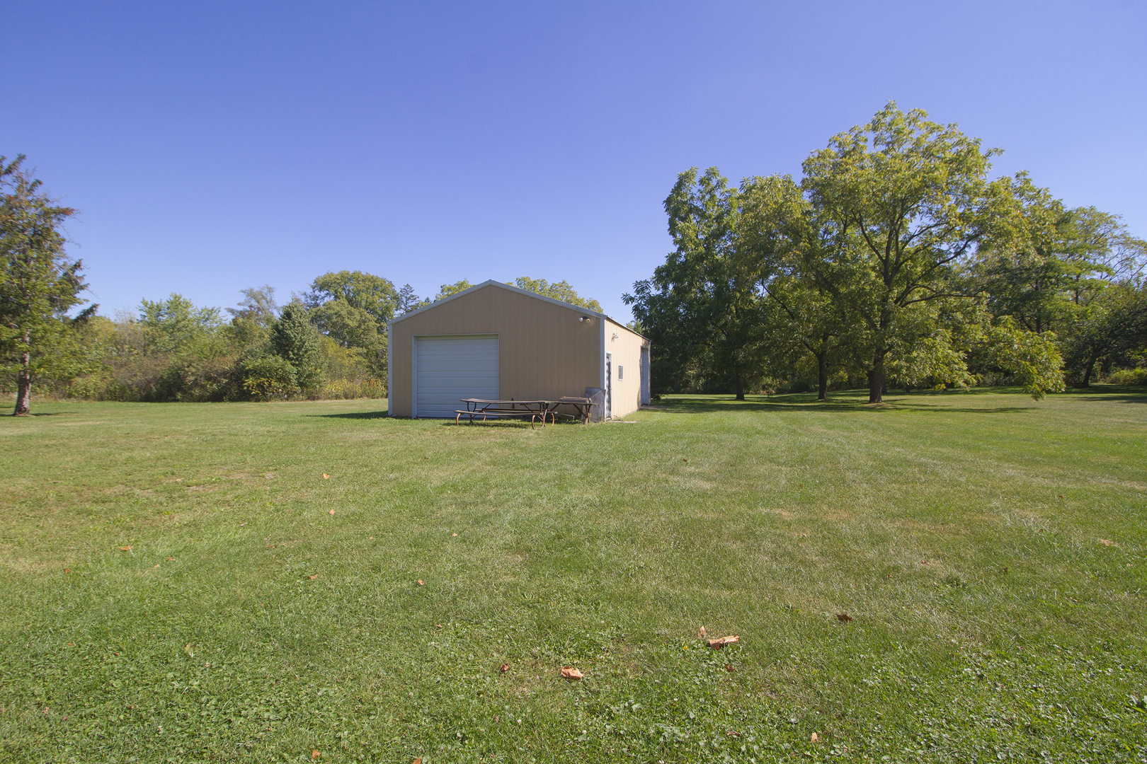 23765 South Loomis Street Crete, IL 60417 - Photo 4 of 23 a big yard with lots of green space and plants