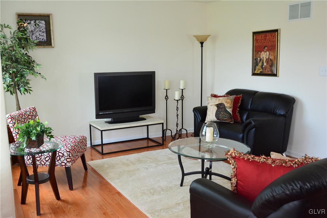 4843 Yorkshire Road Walnutport, PA 18088 - Photo 3 of 30 Gallery Image 3