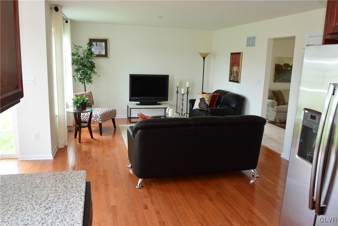 4843 Yorkshire Road Walnutport, PA 18088 - Photo 4 of 30 Gallery Image 4