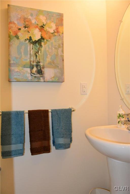 4843 Yorkshire Road Walnutport, PA 18088 - Photo 6 of 30 Gallery Image 6
