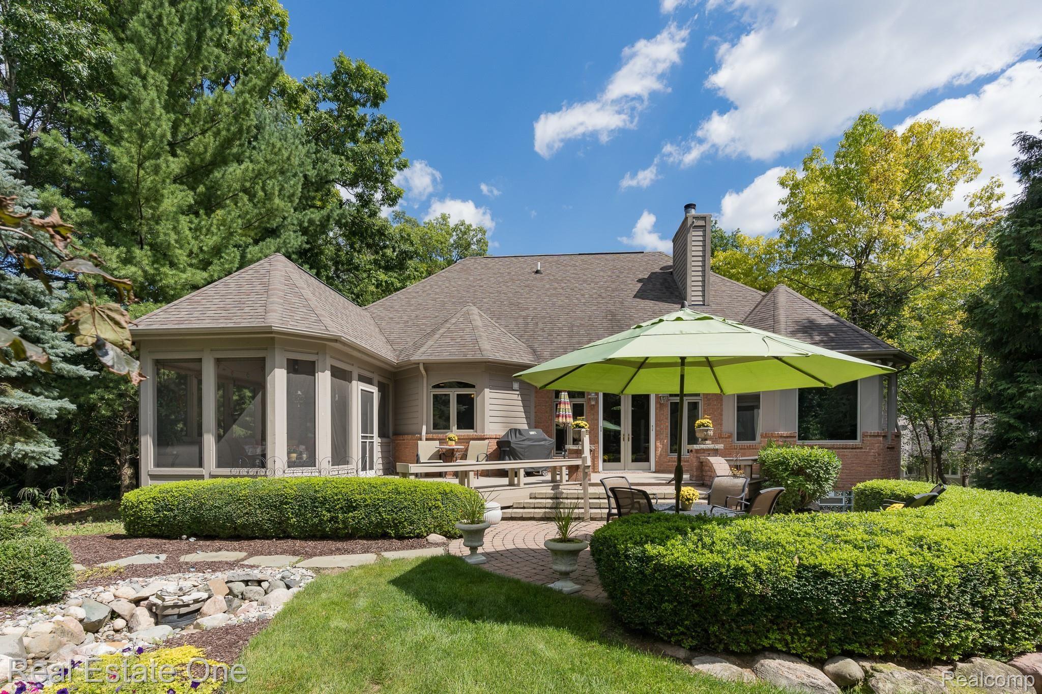 385 Rochdale Drive North Rochester, MI 48309 - Photo 42 of 42 Backyard