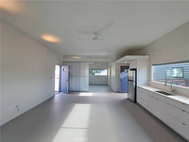 $3,295 | 161 North Garden Street, Ventura, CA 93001