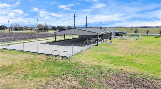 $18,999,999 | 5523 Ehrman Lake Lane, Wallis, TX 77485