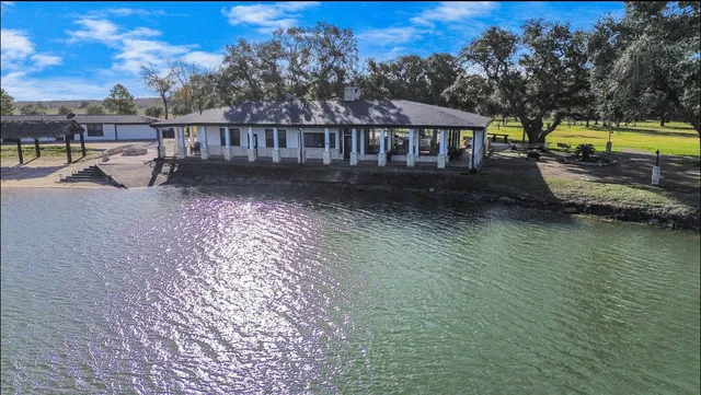 $18,999,999 | 5523 Ehrman Lake Lane, Wallis, TX 77485