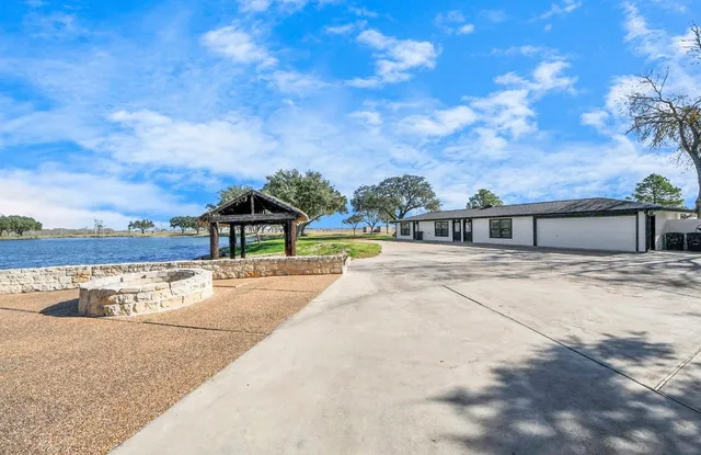 $18,999,999 | 5523 Ehrman Lake Lane, Wallis, TX 77485