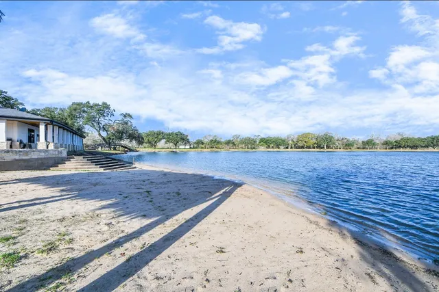 $18,999,999 | 5523 Ehrman Lake Lane, Wallis, TX 77485