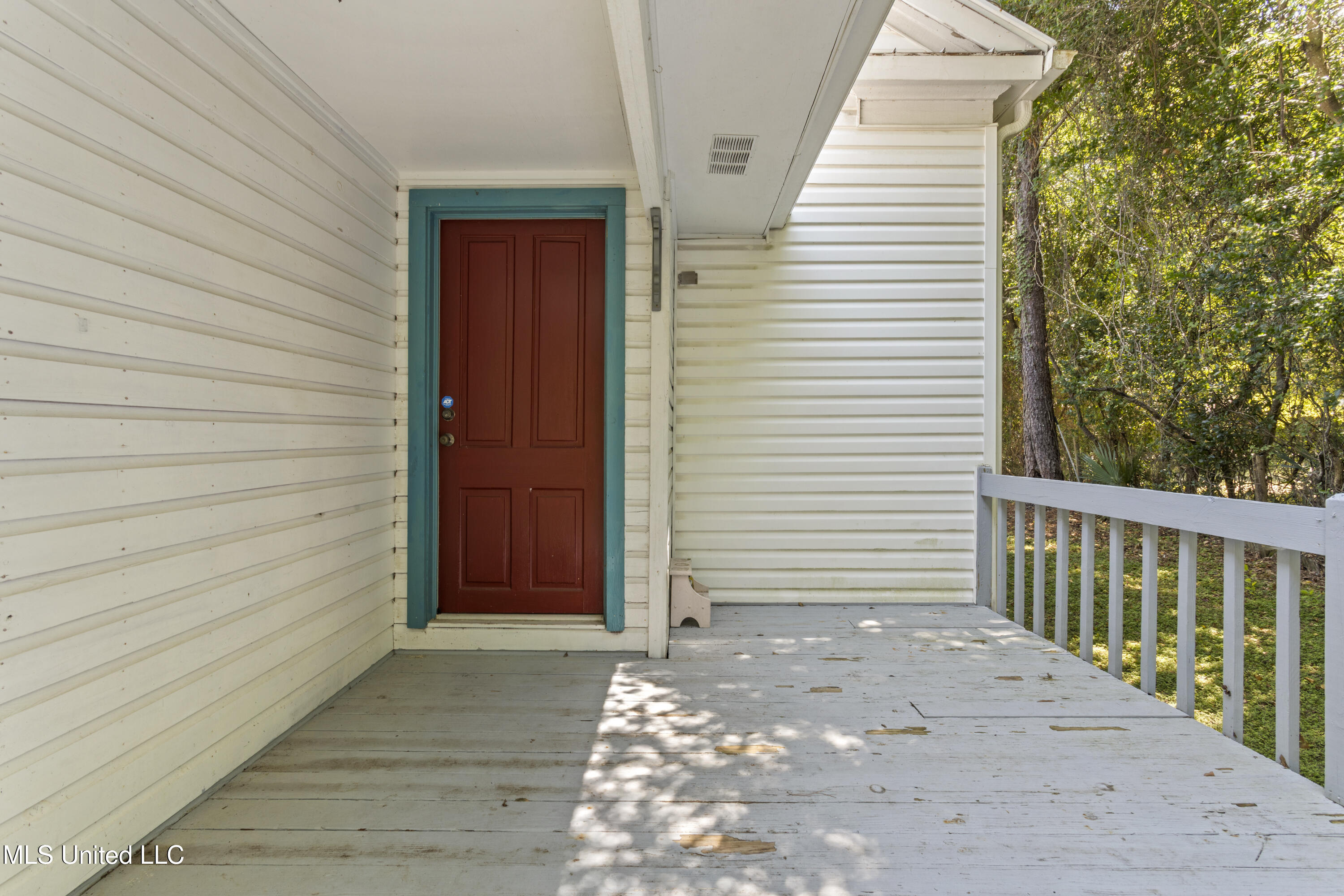 1325 Harrison Road Gulfport, MS 39507 - Photo 27 of 31 Back Porch