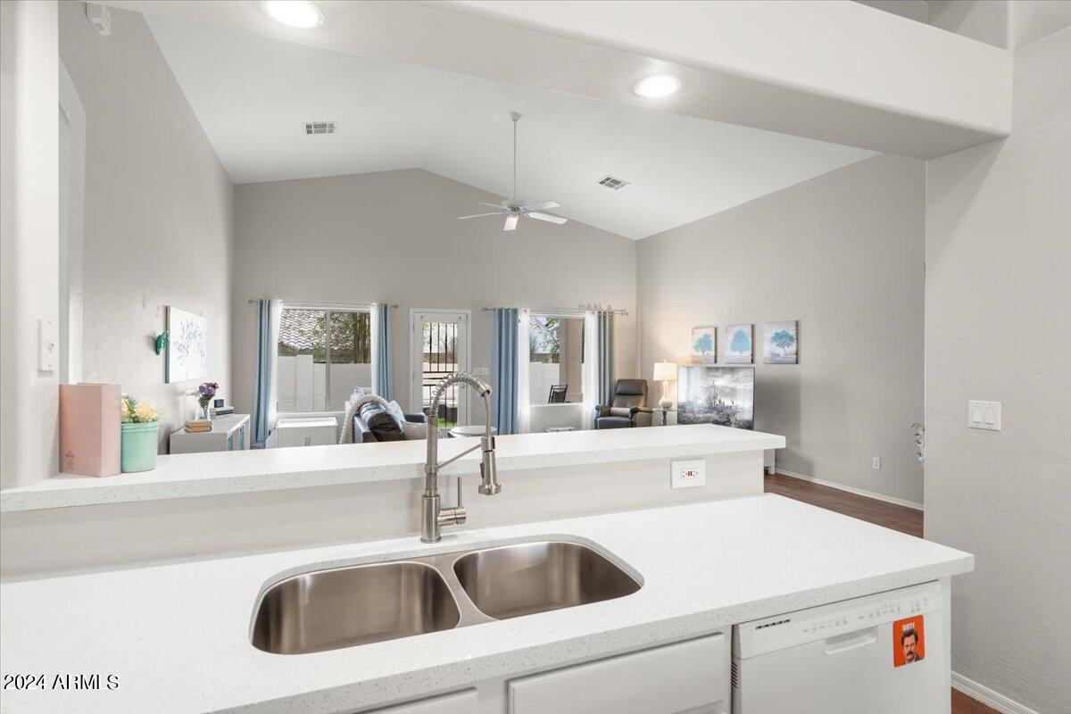 927 East Hearn Road Phoenix, AZ 85022 - Photo 9 of 28 Kitchen