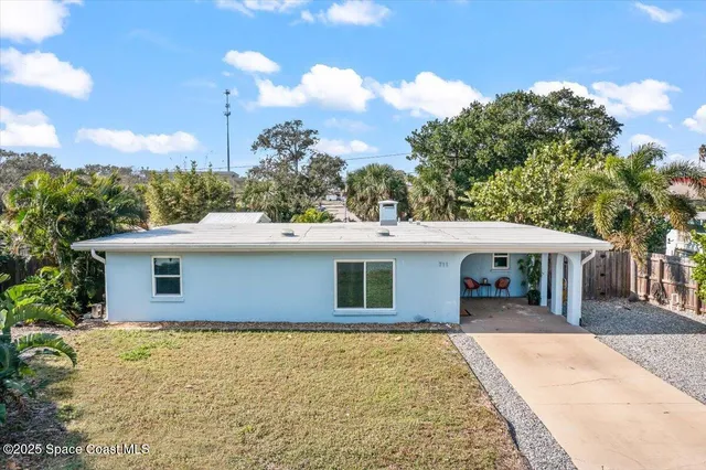a view of a house with a backyard