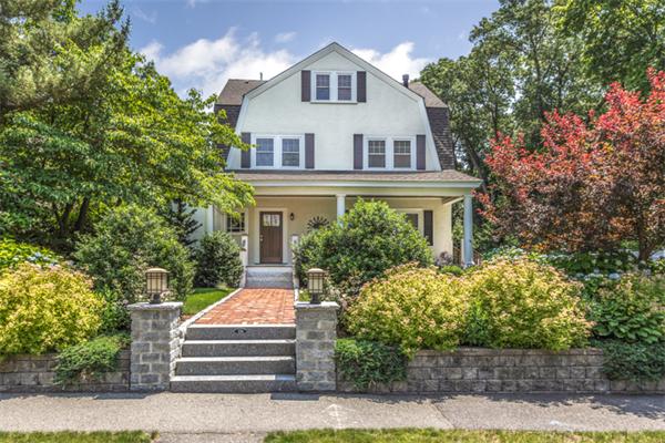 134 Upland Road Newton, MA 02468 - Photo 3 of 30 Gallery Image 3