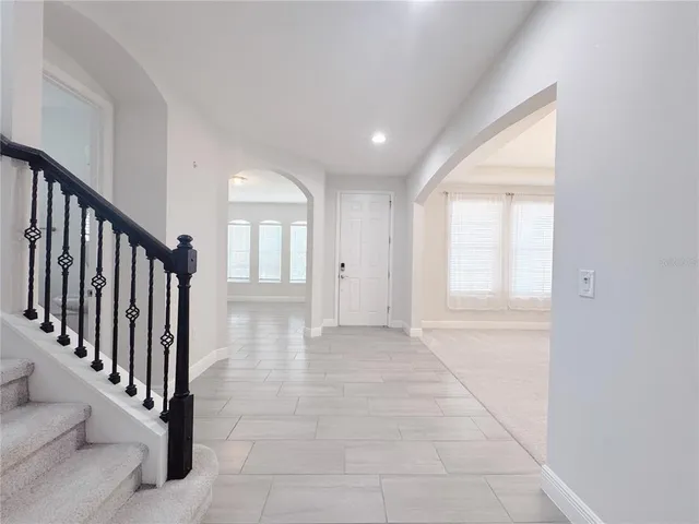 a view of empty room with window