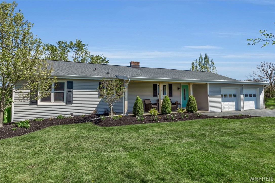 7318 Michael Road Orchard Park, NY 14127 - Photo 2 of 30 Orchard Park Schools