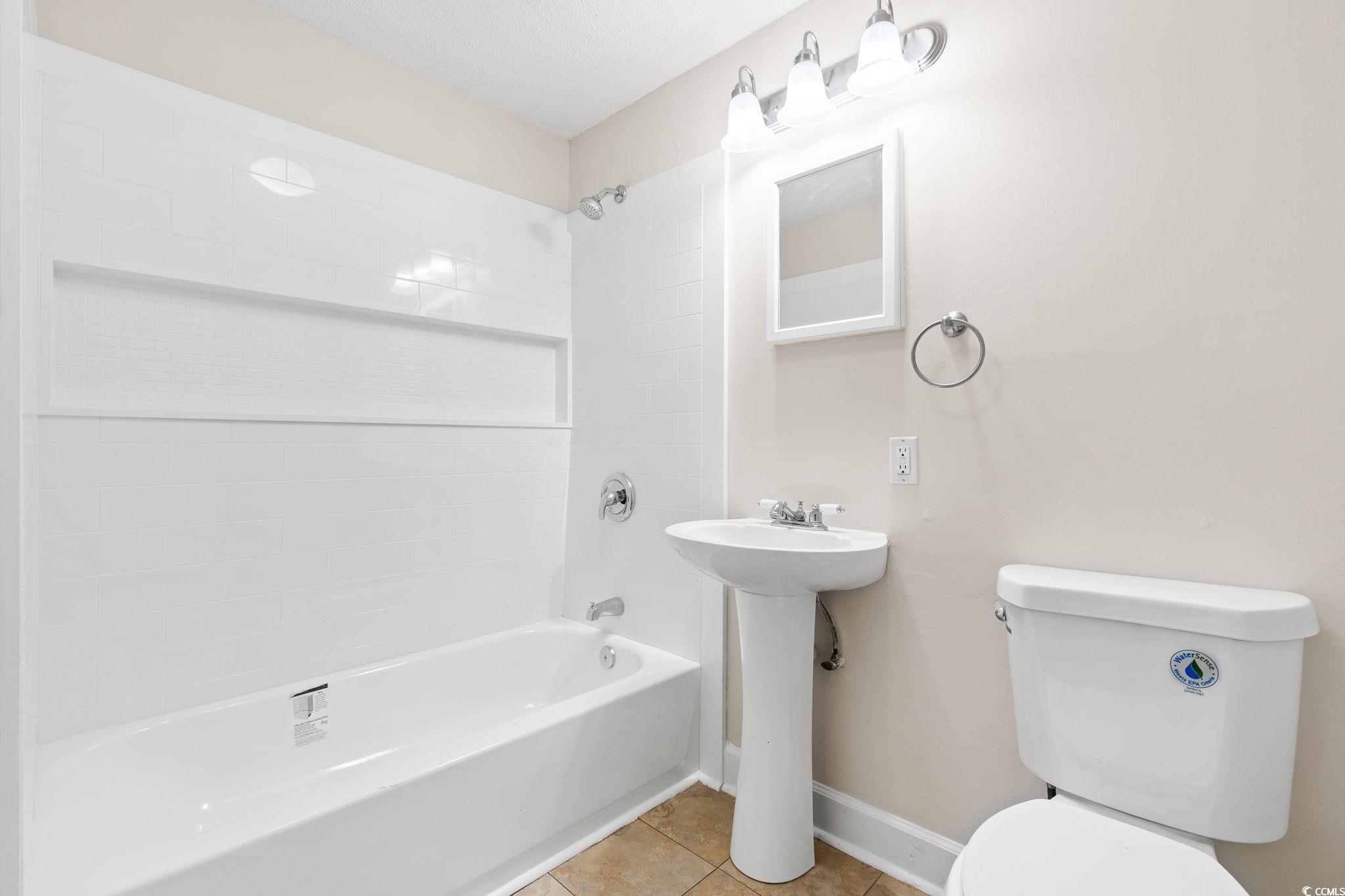 96 Middleton Road Andrews, SC 29510 - Photo 33 of 40 Bathroom with toilet, washtub / shower combination