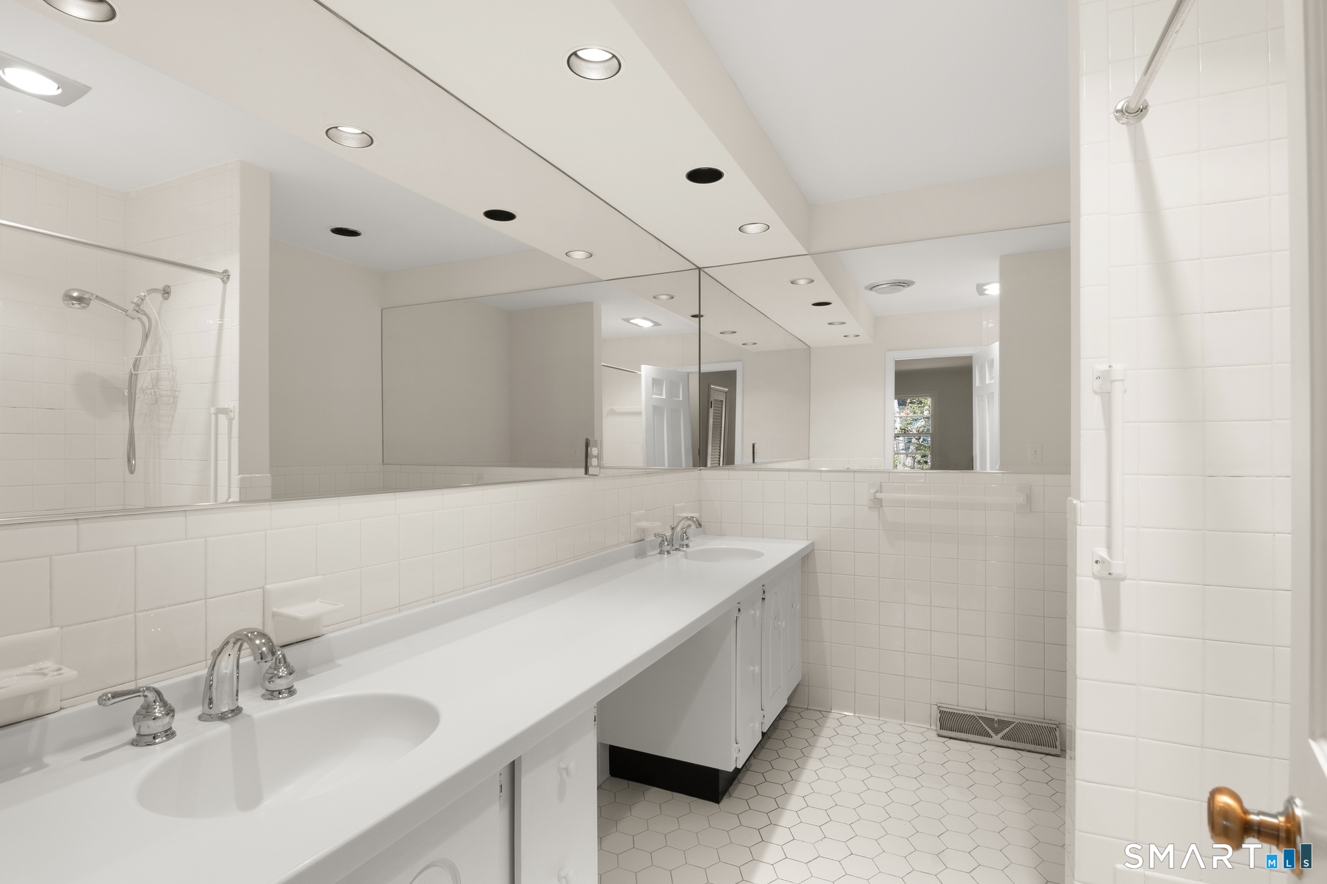 201 Jamestown Road, Unit 201 Stratford, CT 06614 - Photo 8 of 28