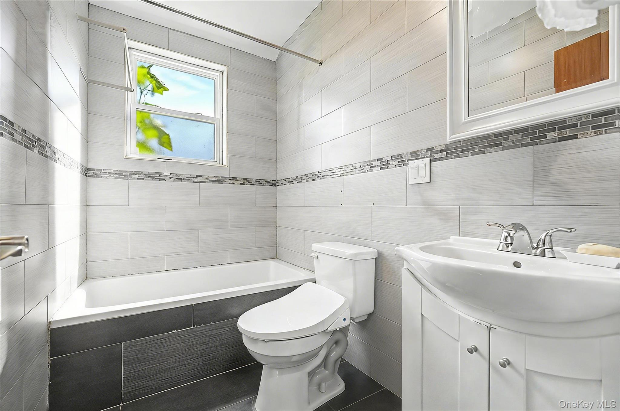 158-39 77th Road Queens, NY 11366 - Photo 20 of 33 Gallery Image 20