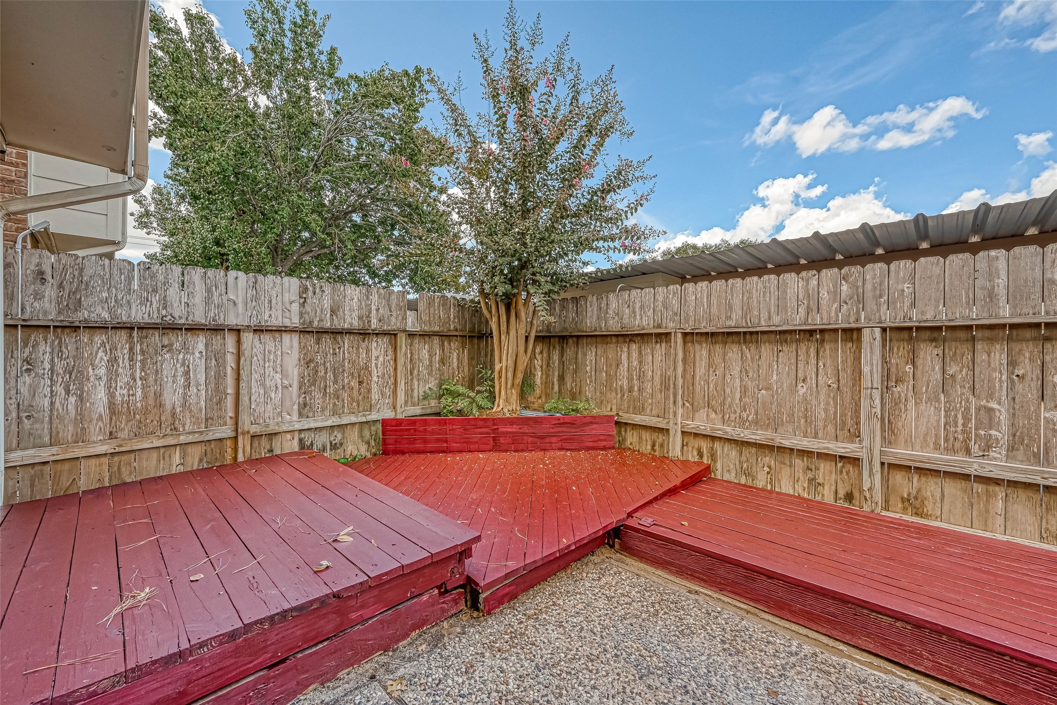 14179 Misty Meadow Lane Houston, TX 77079 - Photo 40 of 41 a sitting area with wooden fence