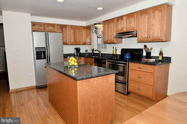8268 Raindrop Way Springfield, VA 22153 - Photo 22 of 30 Kitchen