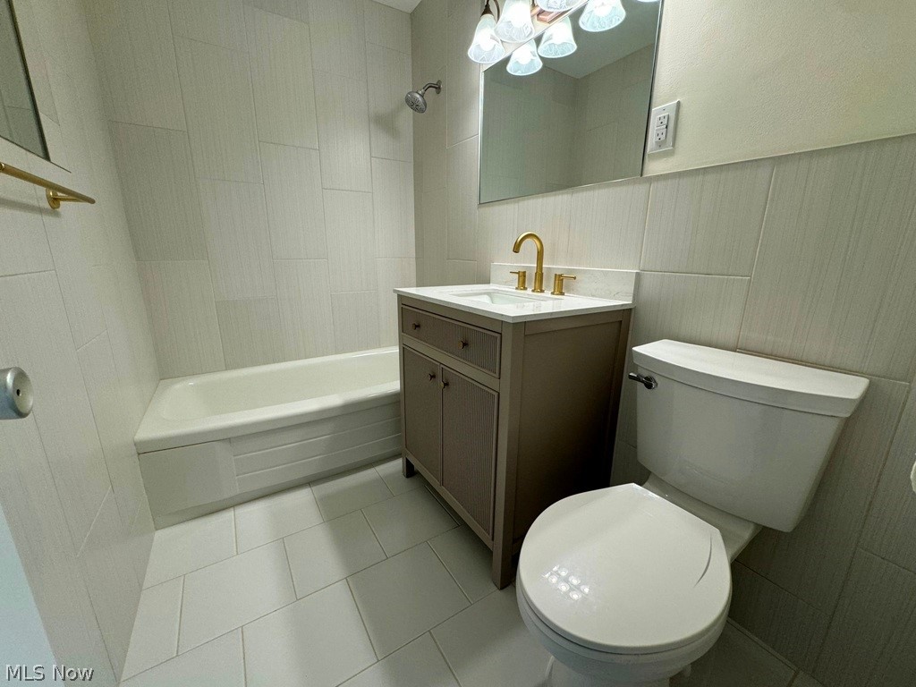 5711 Som Center Road, Unit 29 Solon, OH 44139 - Photo 8 of 15 Updated spacious full bath